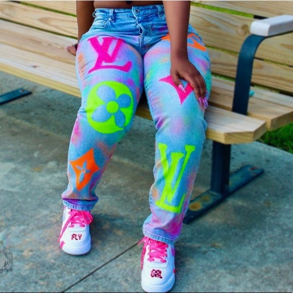 Customizable Airbrush Shoes and Clothes - Picture 3 of 12